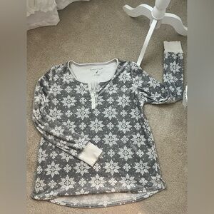 Nautica Gray and White Snowflake Nautica Set - Shirt and Bottoms